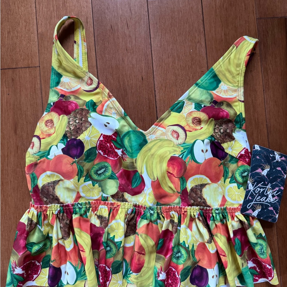 Kortni Jeane - VNeck Mixed Fruit, Size Small, NWT, Smoke Free Home